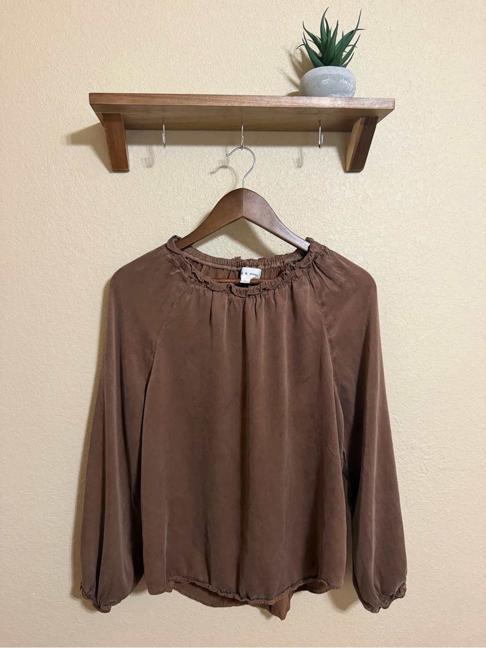 cloth & stone Brown Ruffled Neck Long-Sleeve Blouse